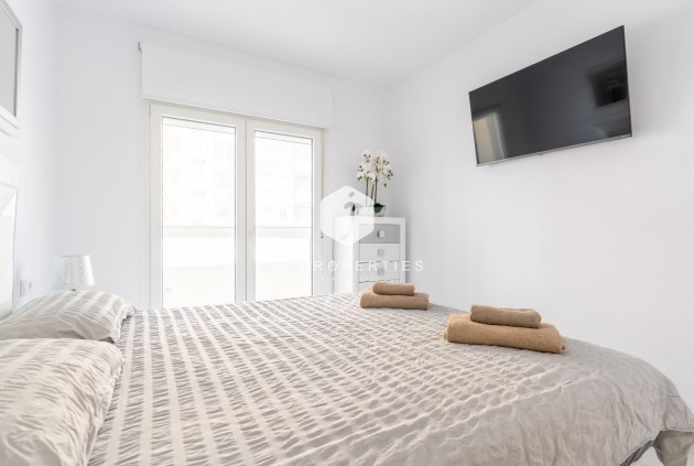 Resale - Chalet -
Torrevieja - Punta prima