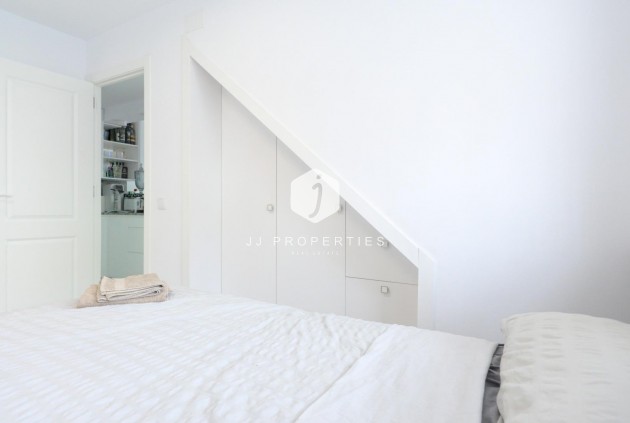 Resale - Chalet -
Torrevieja - Punta prima