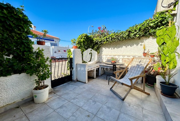 Resale - Chalet -
Torrevieja - Costa Blanca