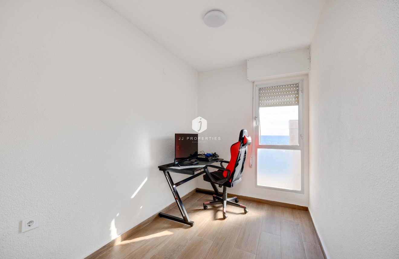 Segunda mano - Apartamento / piso -
Torrevieja - Centro