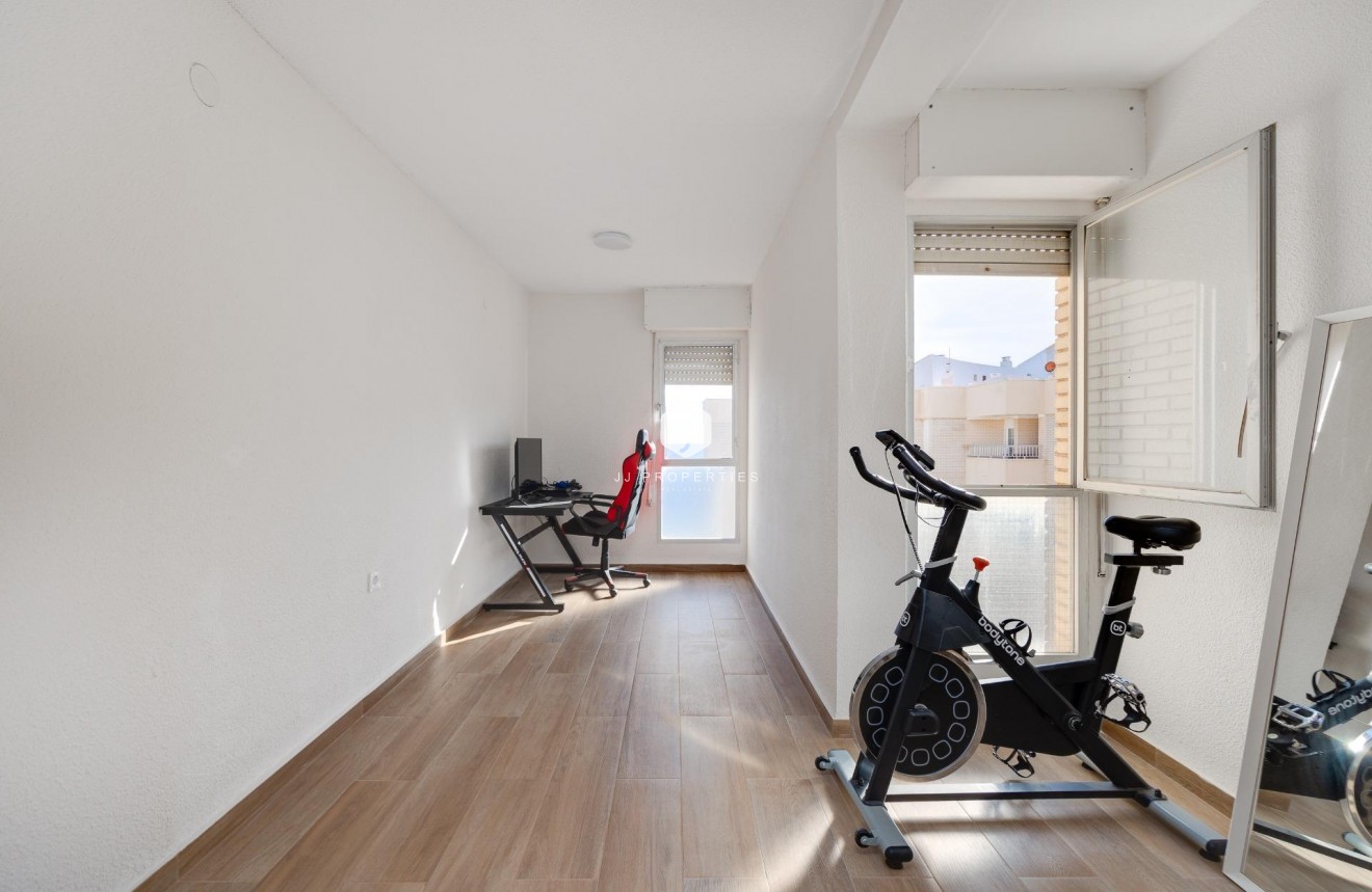 Segunda mano - Apartamento / piso -
Torrevieja - Centro