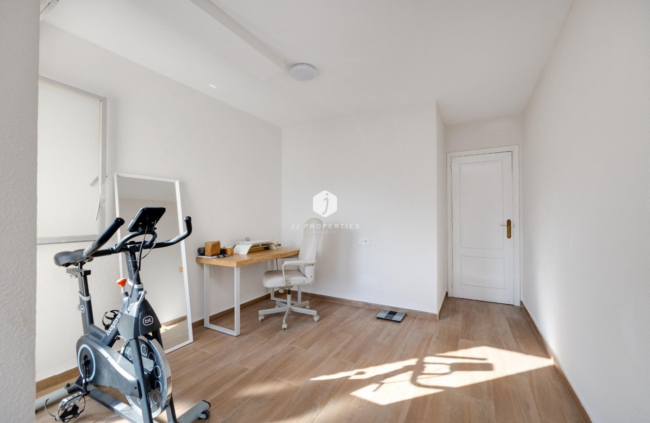 Segunda mano - Apartamento / piso -
Torrevieja - Centro