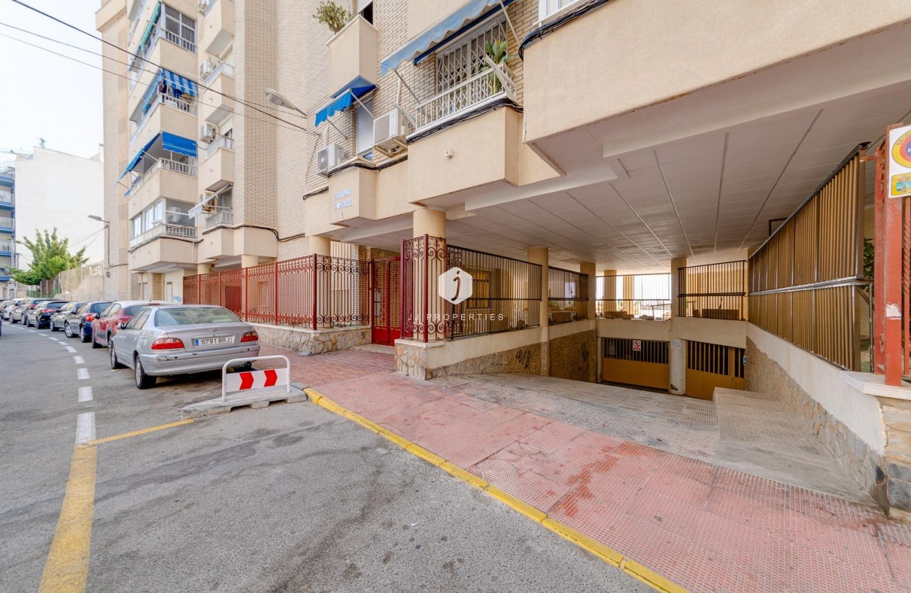 Segunda mano - Apartamento / piso -
Torrevieja - Centro