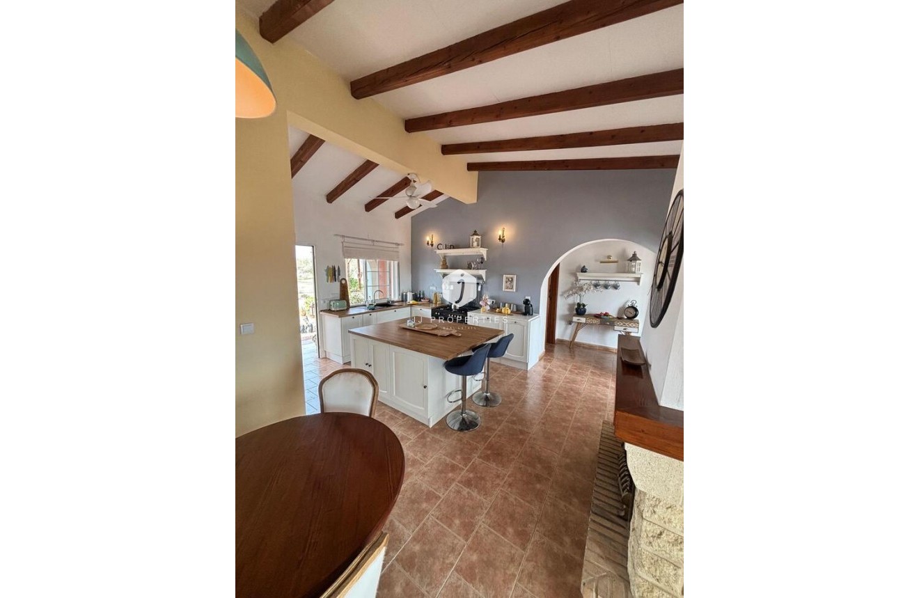 Segunda mano - Casa de campo -
Dolores - Costa Blanca