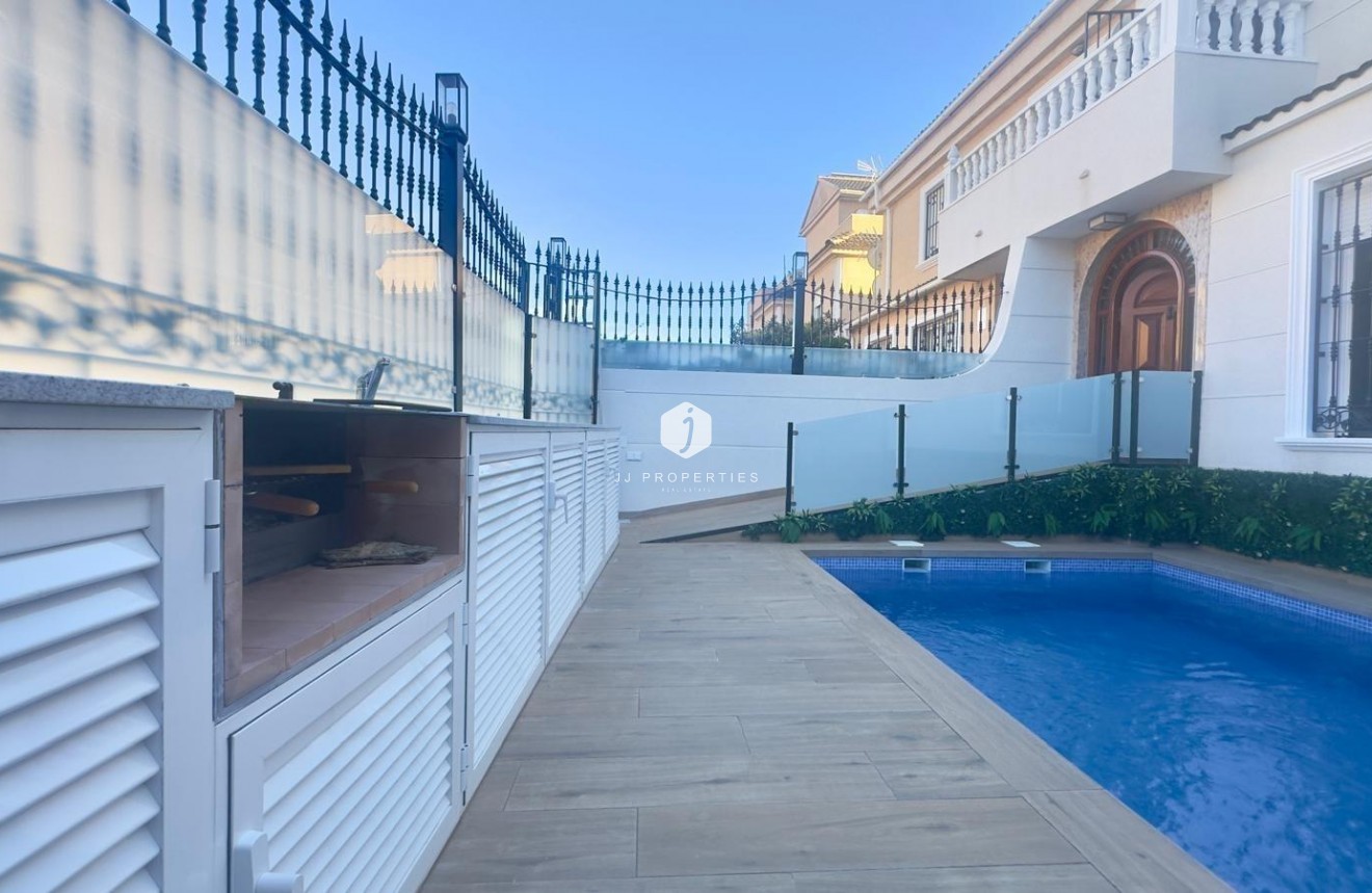 Segunda mano - Chalet -
Orihuela Costa - La Zenia