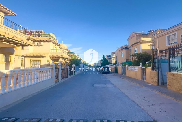 Segunda mano - Chalet -
Orihuela Costa - La Zenia