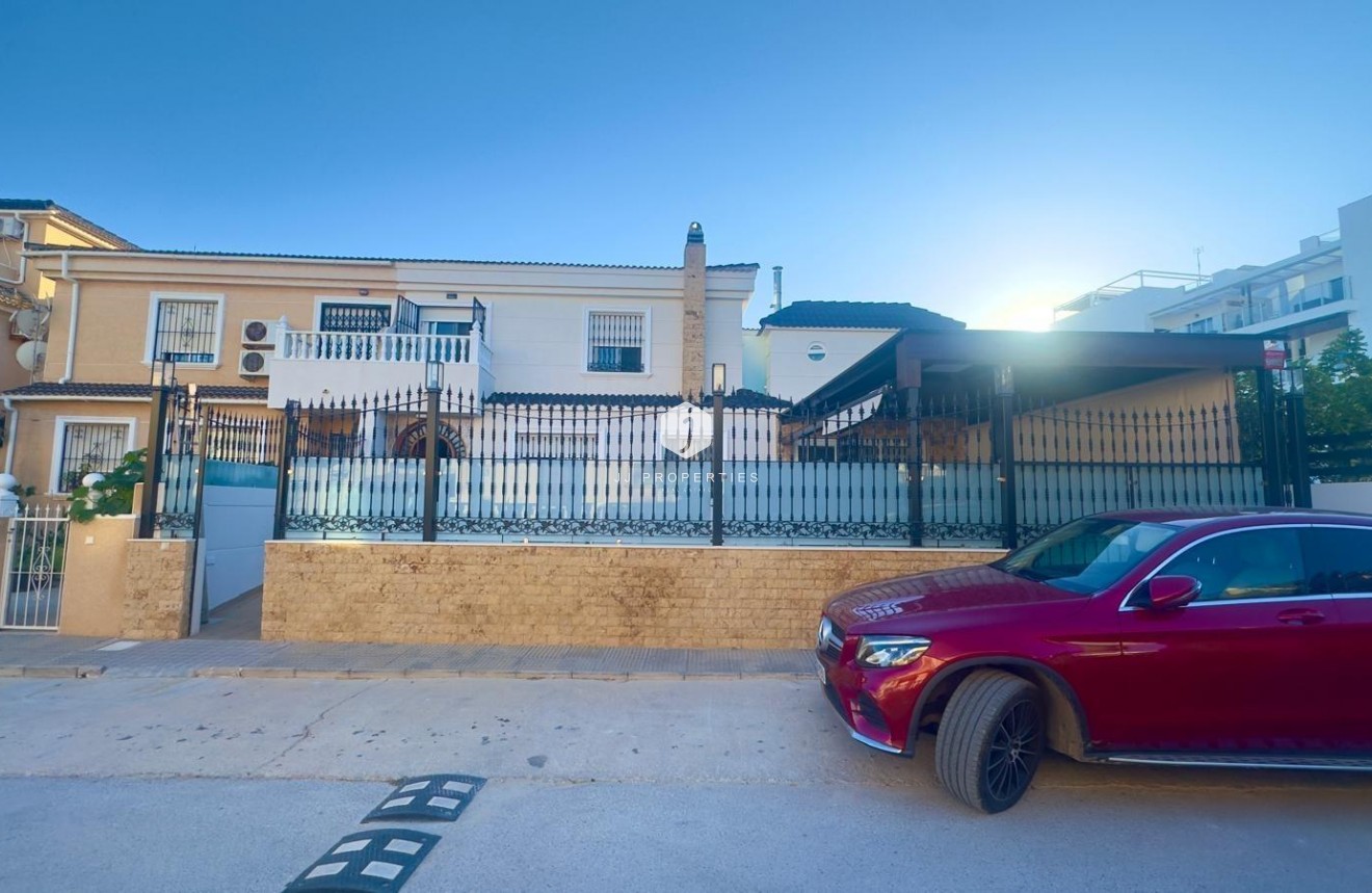 Segunda mano - Chalet -
Orihuela Costa - La Zenia