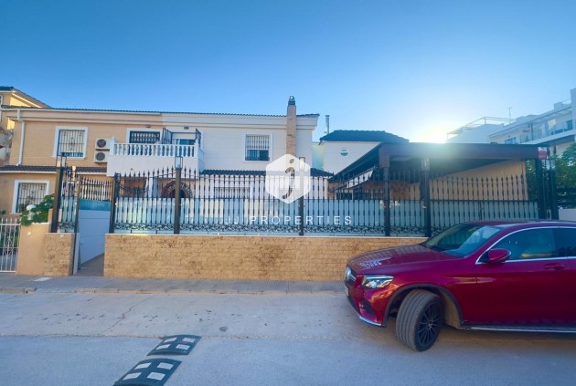 Segunda mano - Chalet -
Orihuela Costa - La Zenia