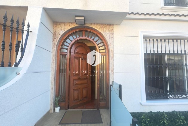 Segunda mano - Chalet -
Orihuela Costa - La Zenia