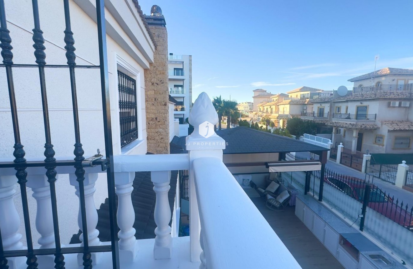 Segunda mano - Chalet -
Orihuela Costa - La Zenia