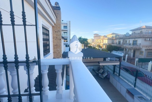 Segunda mano - Chalet -
Orihuela Costa - La Zenia