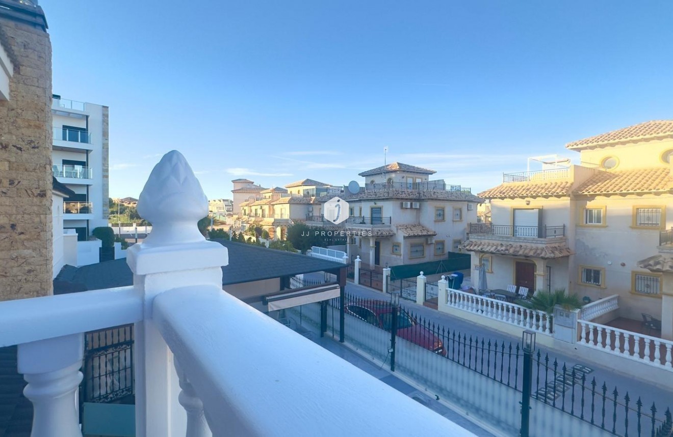 Segunda mano - Chalet -
Orihuela Costa - La Zenia