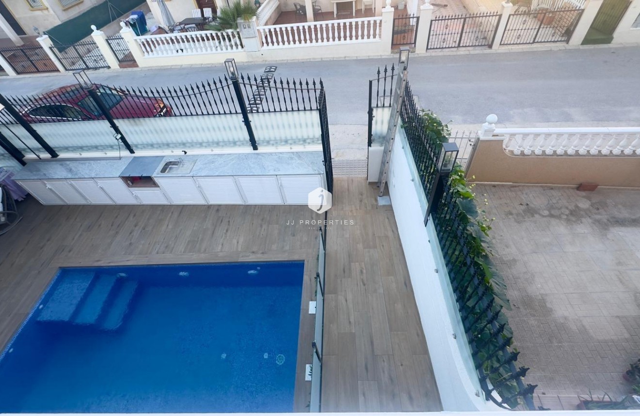 Segunda mano - Chalet -
Orihuela Costa - La Zenia