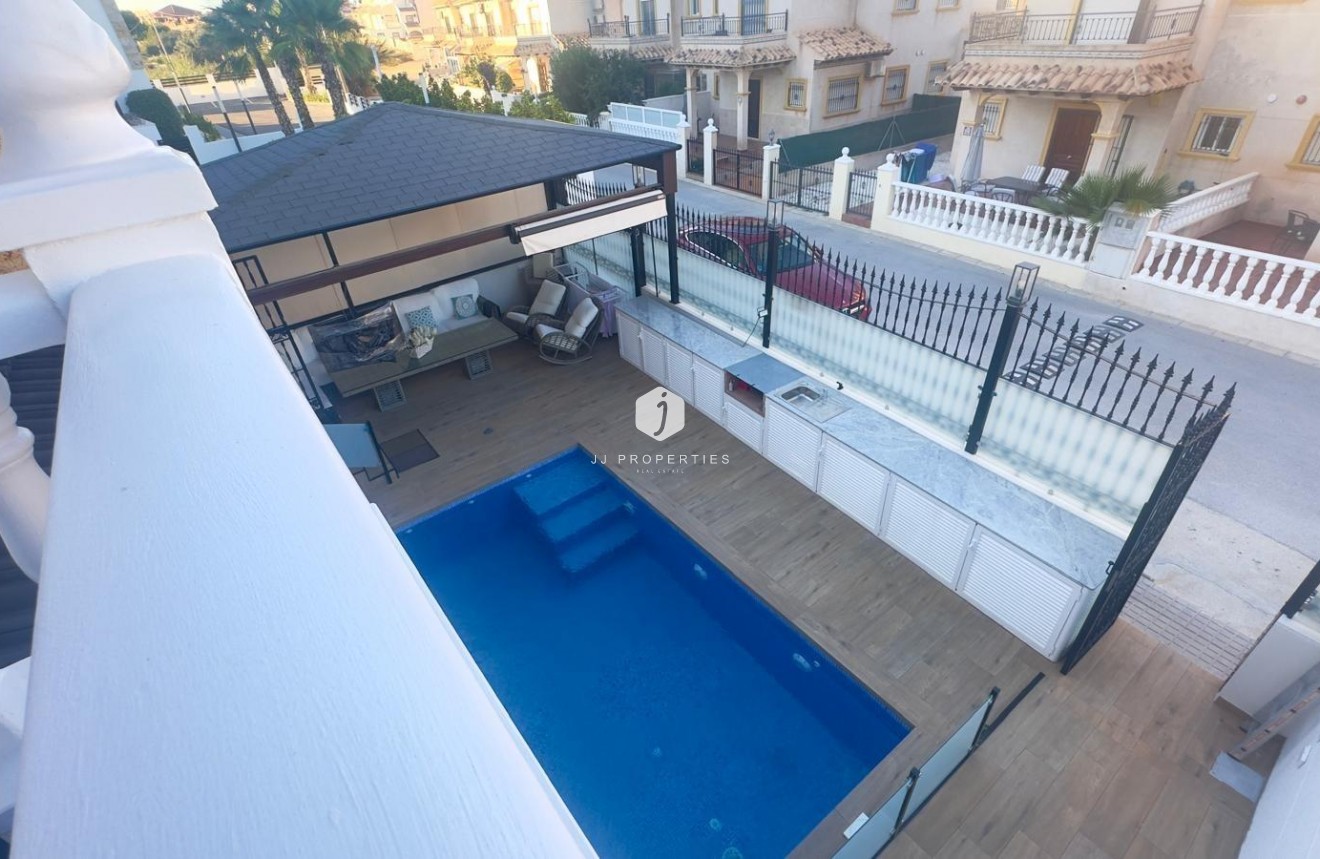 Segunda mano - Chalet -
Orihuela Costa - La Zenia