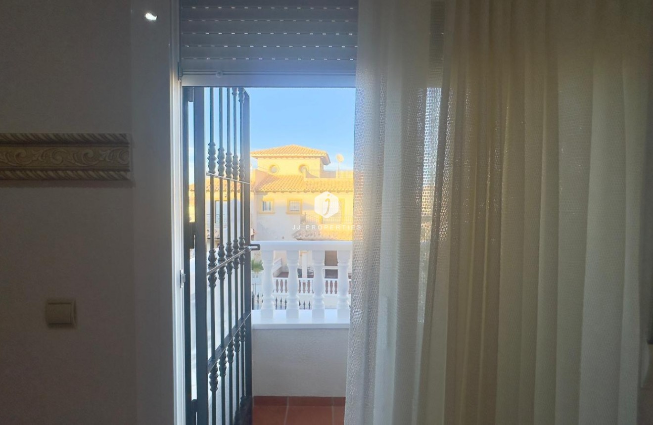 Segunda mano - Chalet -
Orihuela Costa - La Zenia