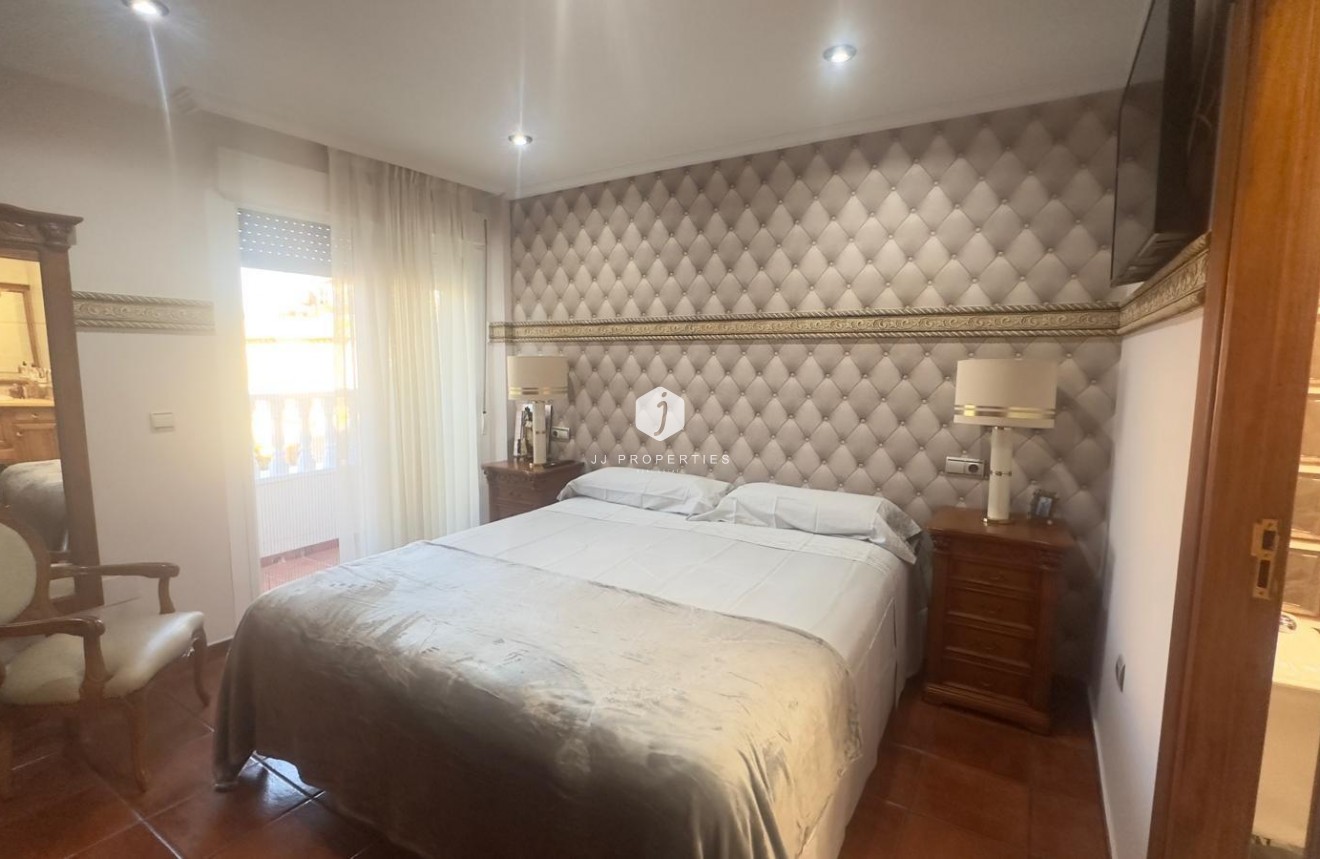 Segunda mano - Chalet -
Orihuela Costa - La Zenia