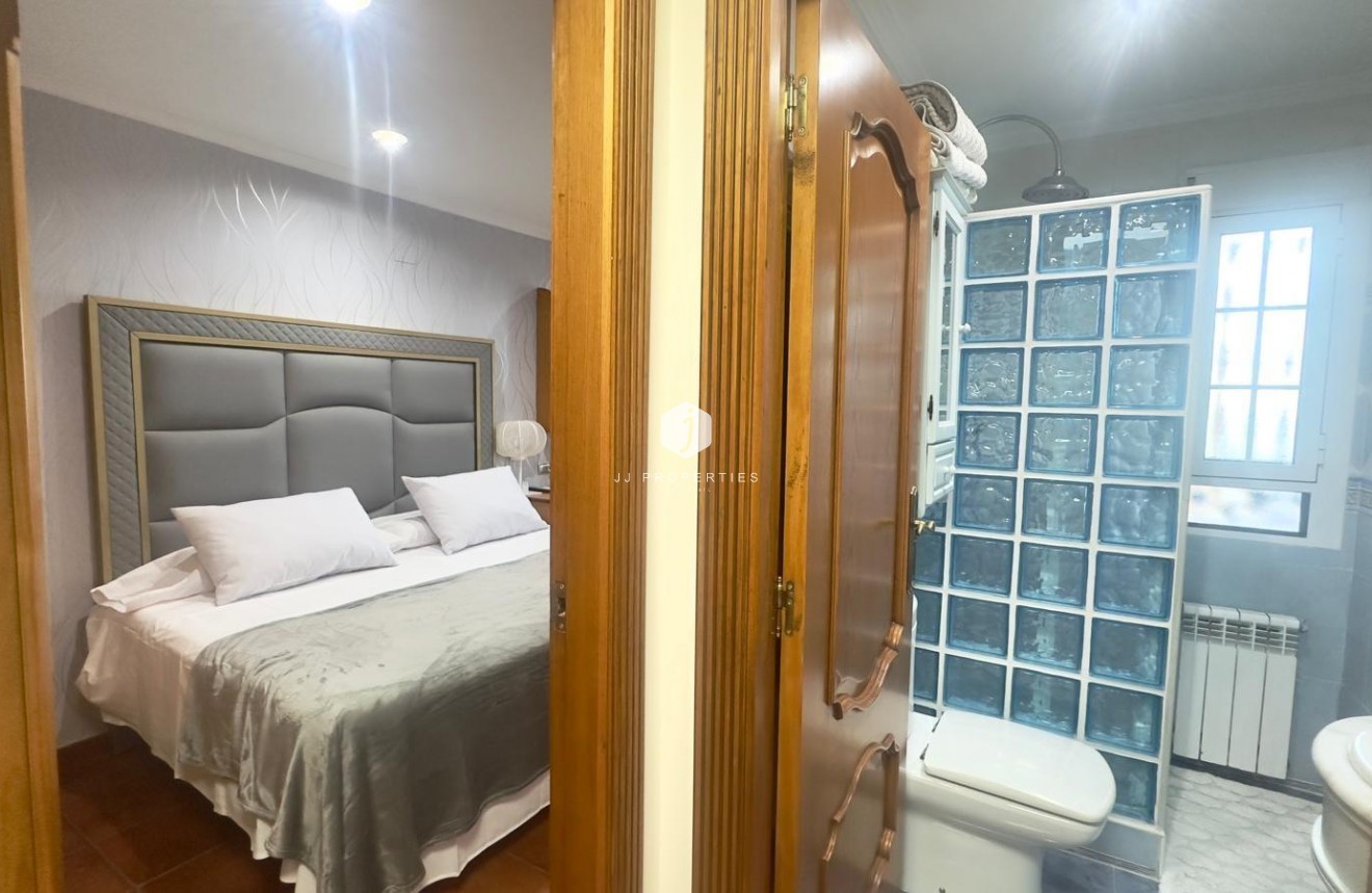 Segunda mano - Chalet -
Orihuela Costa - La Zenia