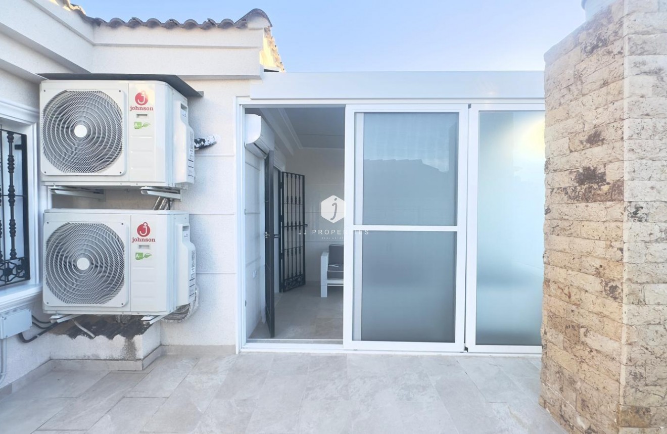 Segunda mano - Chalet -
Orihuela Costa - La Zenia