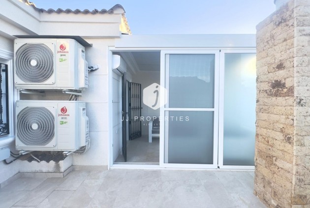 Segunda mano - Chalet -
Orihuela Costa - La Zenia