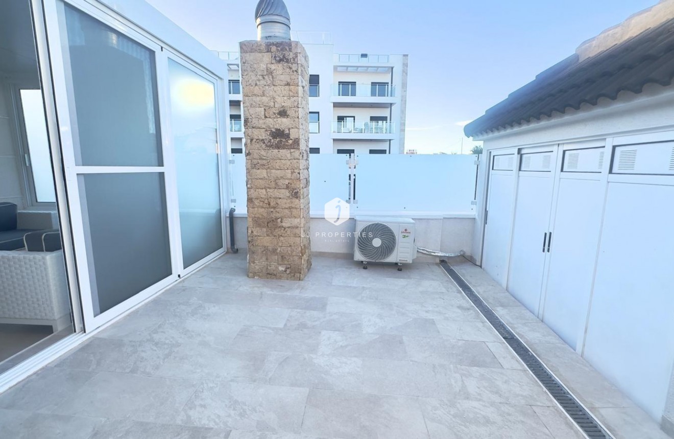 Segunda mano - Chalet -
Orihuela Costa - La Zenia