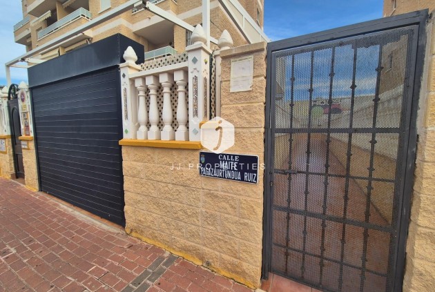 Segunda mano - Apartamento / piso -
Torrevieja - aguas nuevas