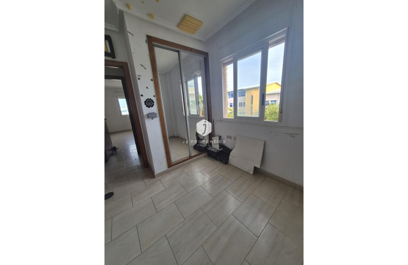 Segunda mano - Apartamento / piso -
Torrevieja - aguas nuevas