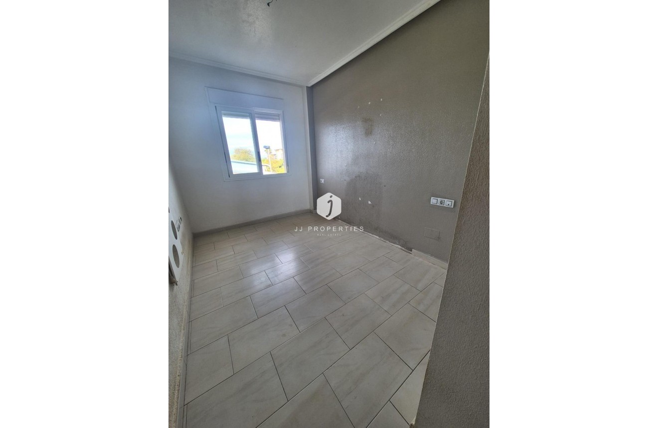 Segunda mano - Apartamento / piso -
Torrevieja - aguas nuevas