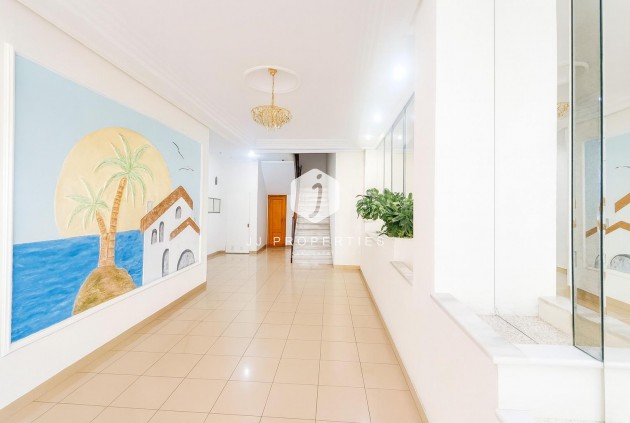 Segunda mano - Apartamento / piso -
Torrevieja - PARQUE DE LAS NACIONES