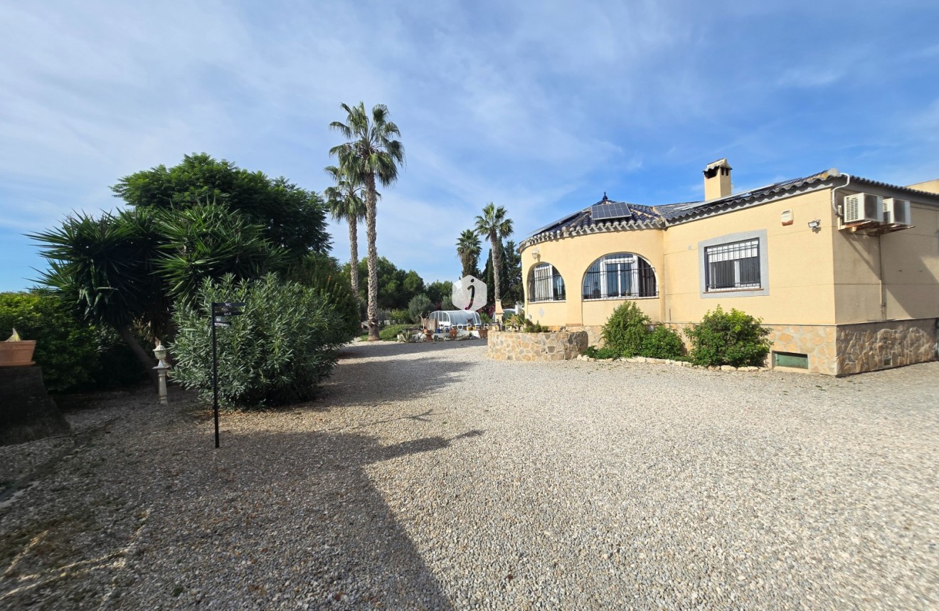 Segunda mano - Casa de campo -
Dolores - Costa Blanca