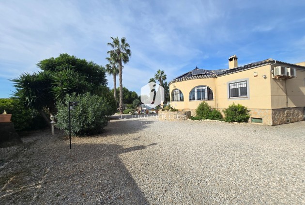 Segunda mano - Casa de campo -
Dolores - Costa Blanca
