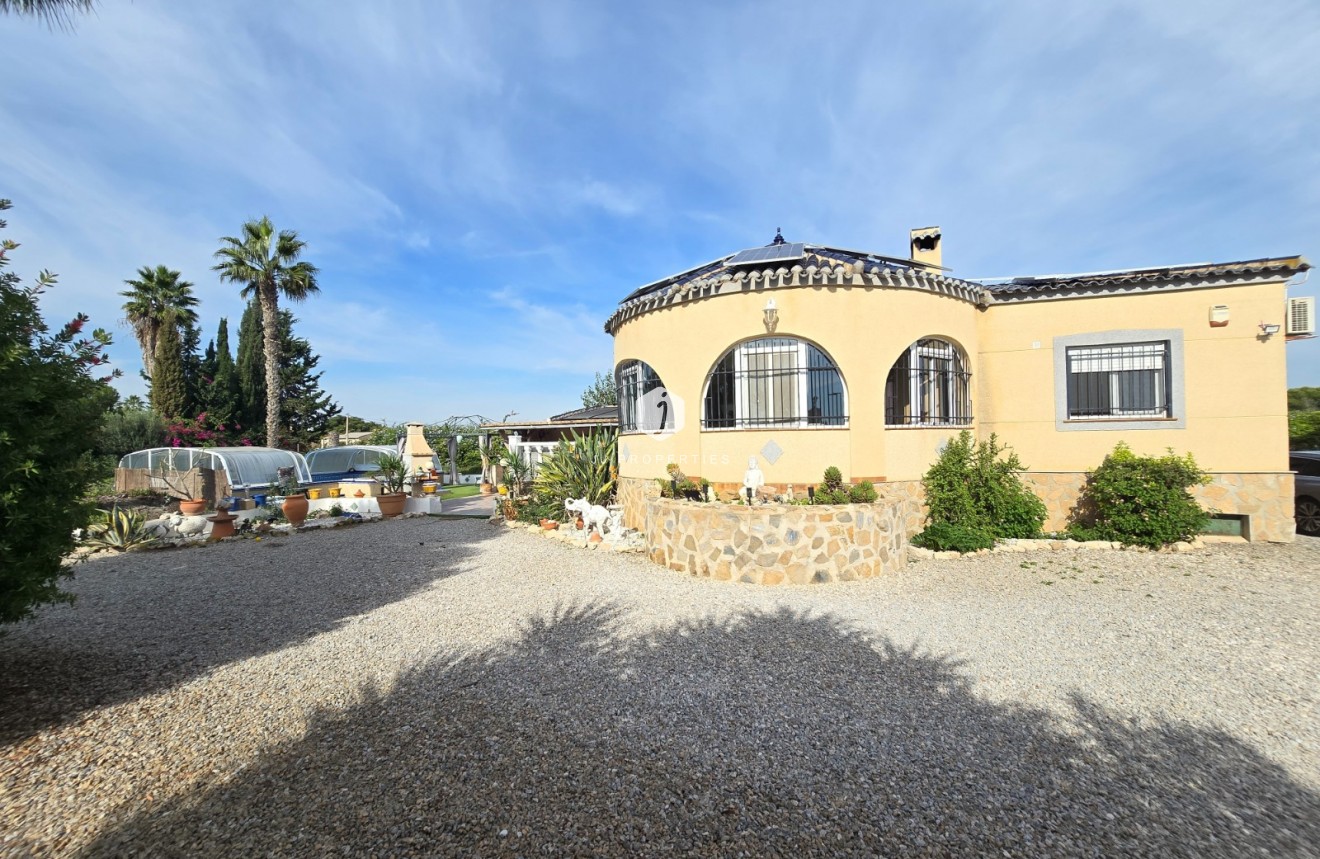 Segunda mano - Casa de campo -
Dolores - Costa Blanca