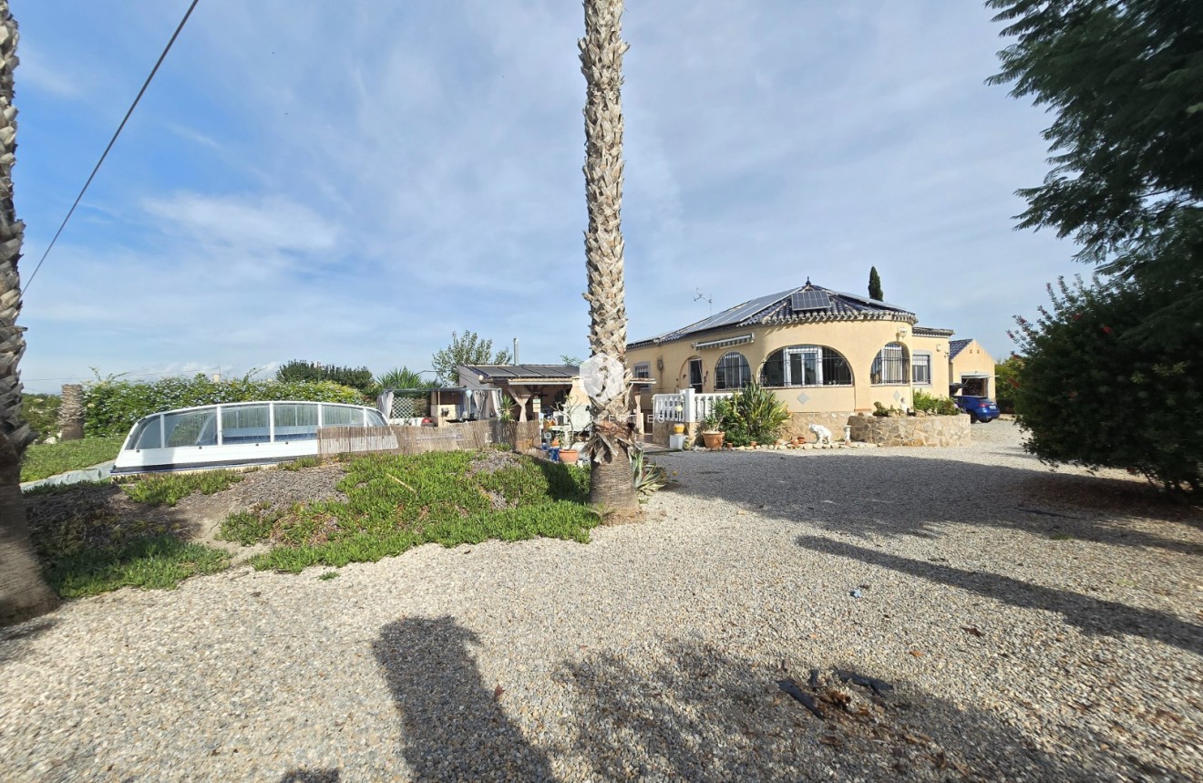 Segunda mano - Casa de campo -
Dolores - Costa Blanca