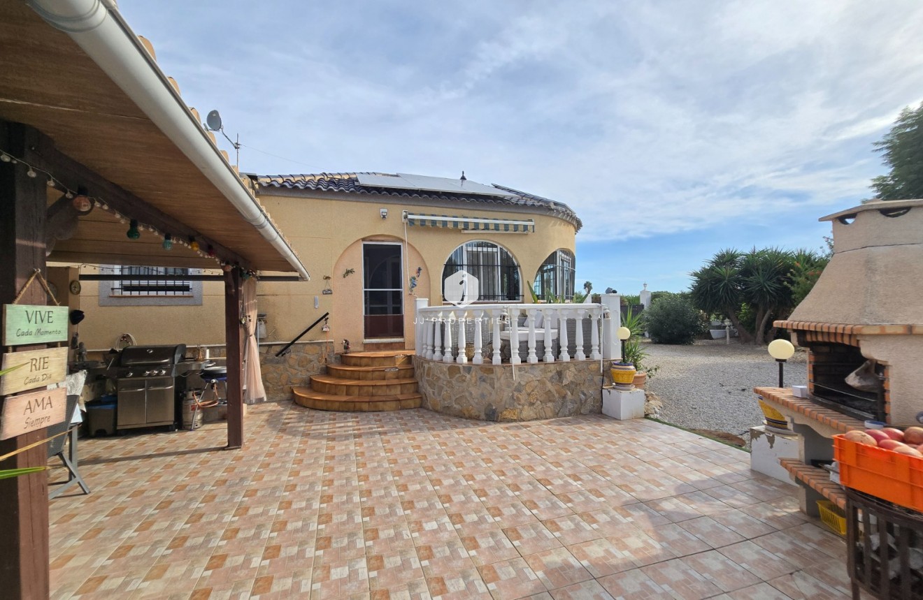 Segunda mano - Casa de campo -
Dolores - Costa Blanca