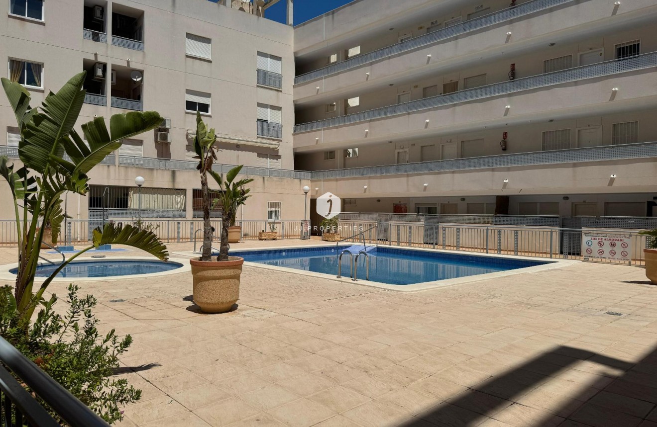 D'occasion - Appartement -
Almoradí - Inland