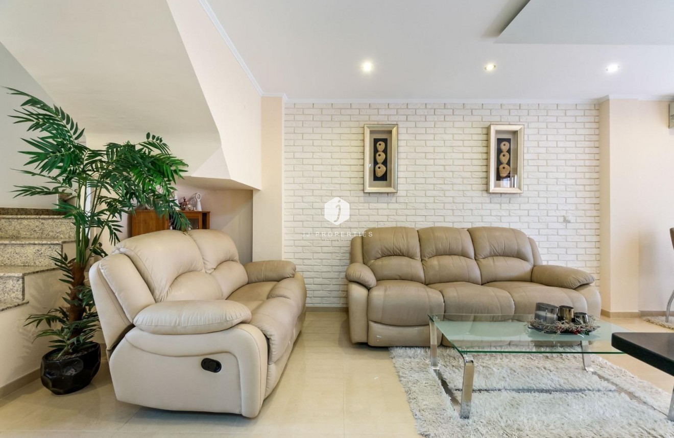 Segunda mano - Chalet -
Torrevieja - aguas nuevas