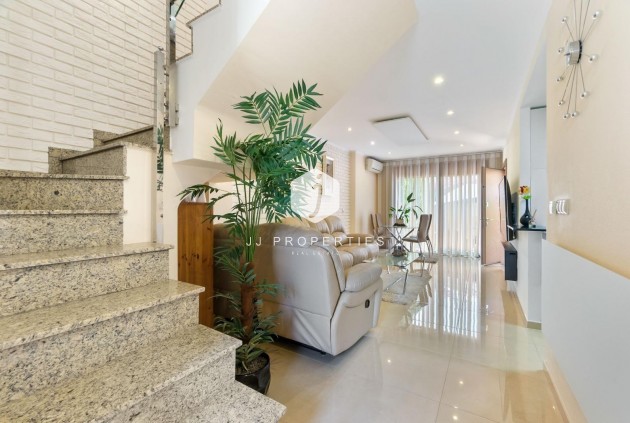 Segunda mano - Chalet -
Torrevieja - aguas nuevas