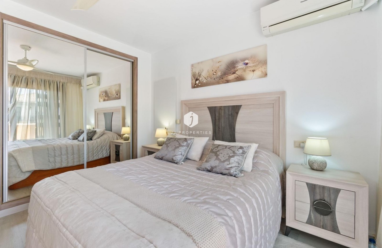 Segunda mano - Chalet -
Torrevieja - aguas nuevas