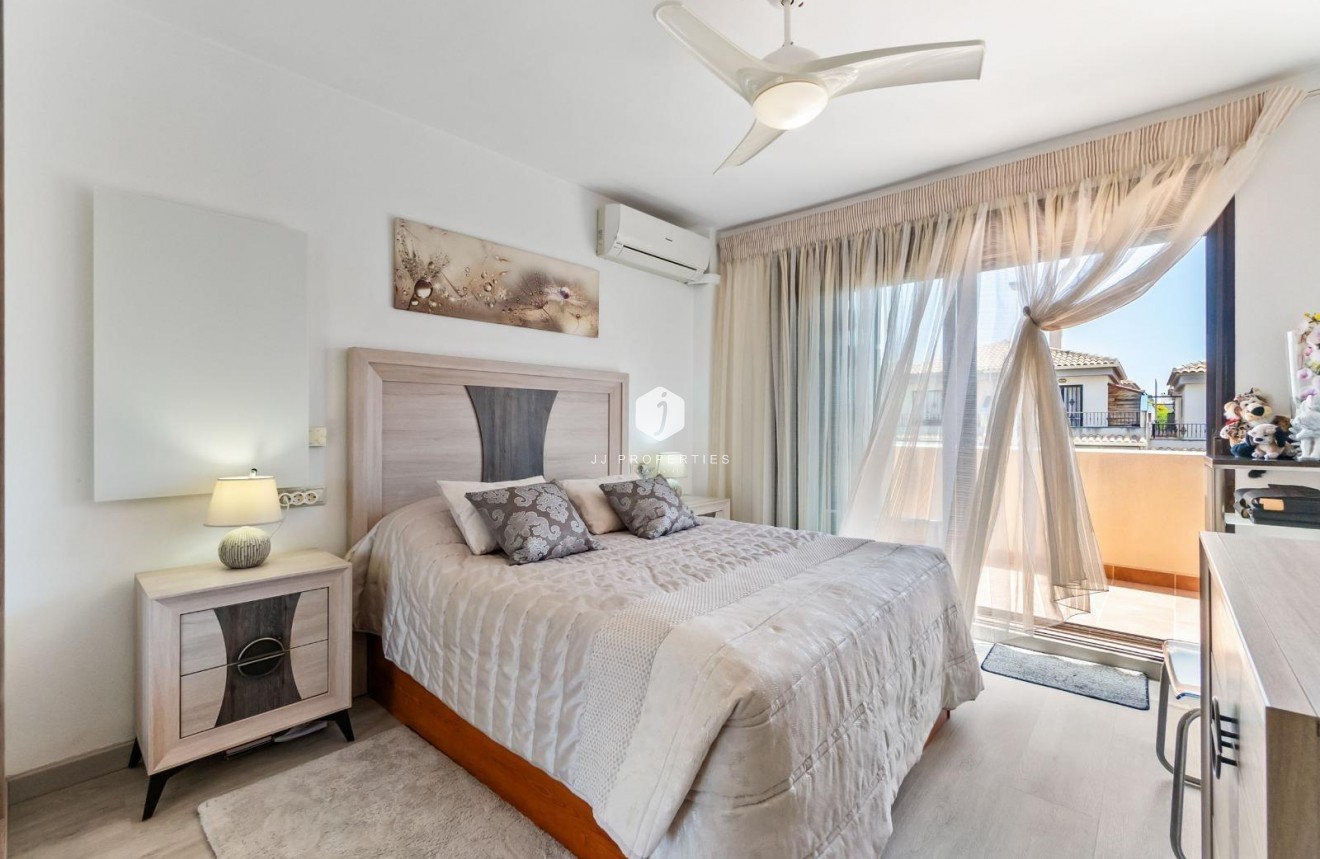 Segunda mano - Chalet -
Torrevieja - aguas nuevas