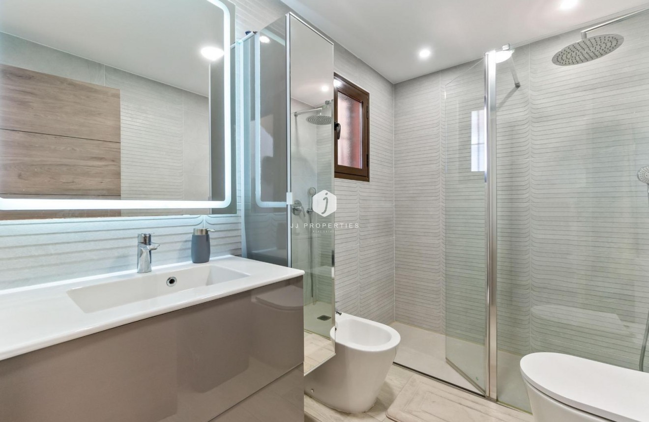 Segunda mano - Chalet -
Torrevieja - aguas nuevas