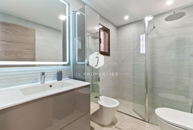 Segunda mano - Chalet -
Torrevieja - aguas nuevas