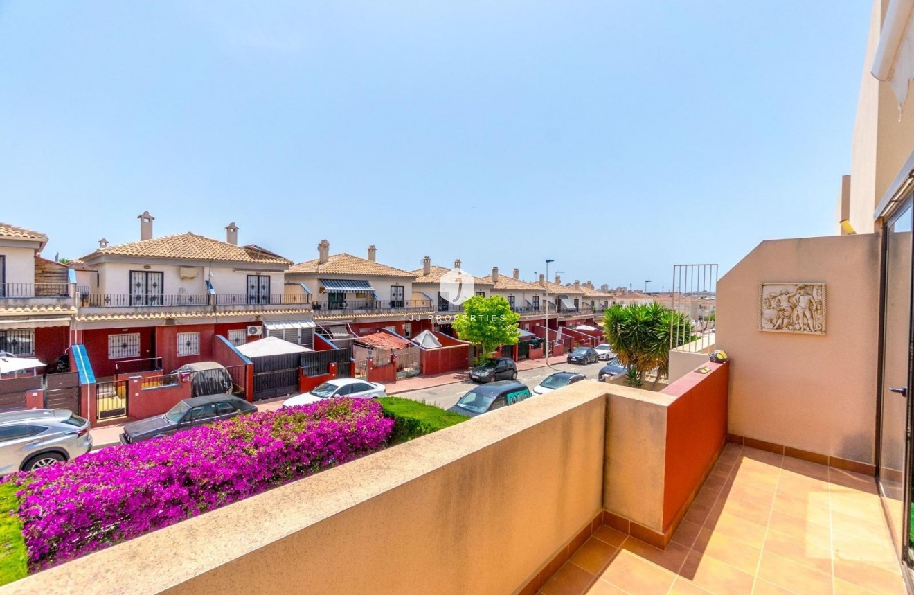 Segunda mano - Chalet -
Torrevieja - aguas nuevas