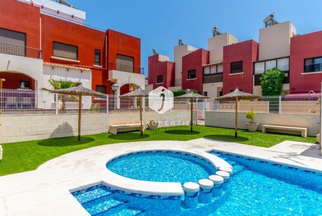 Segunda mano - Chalet -
Torrevieja - aguas nuevas