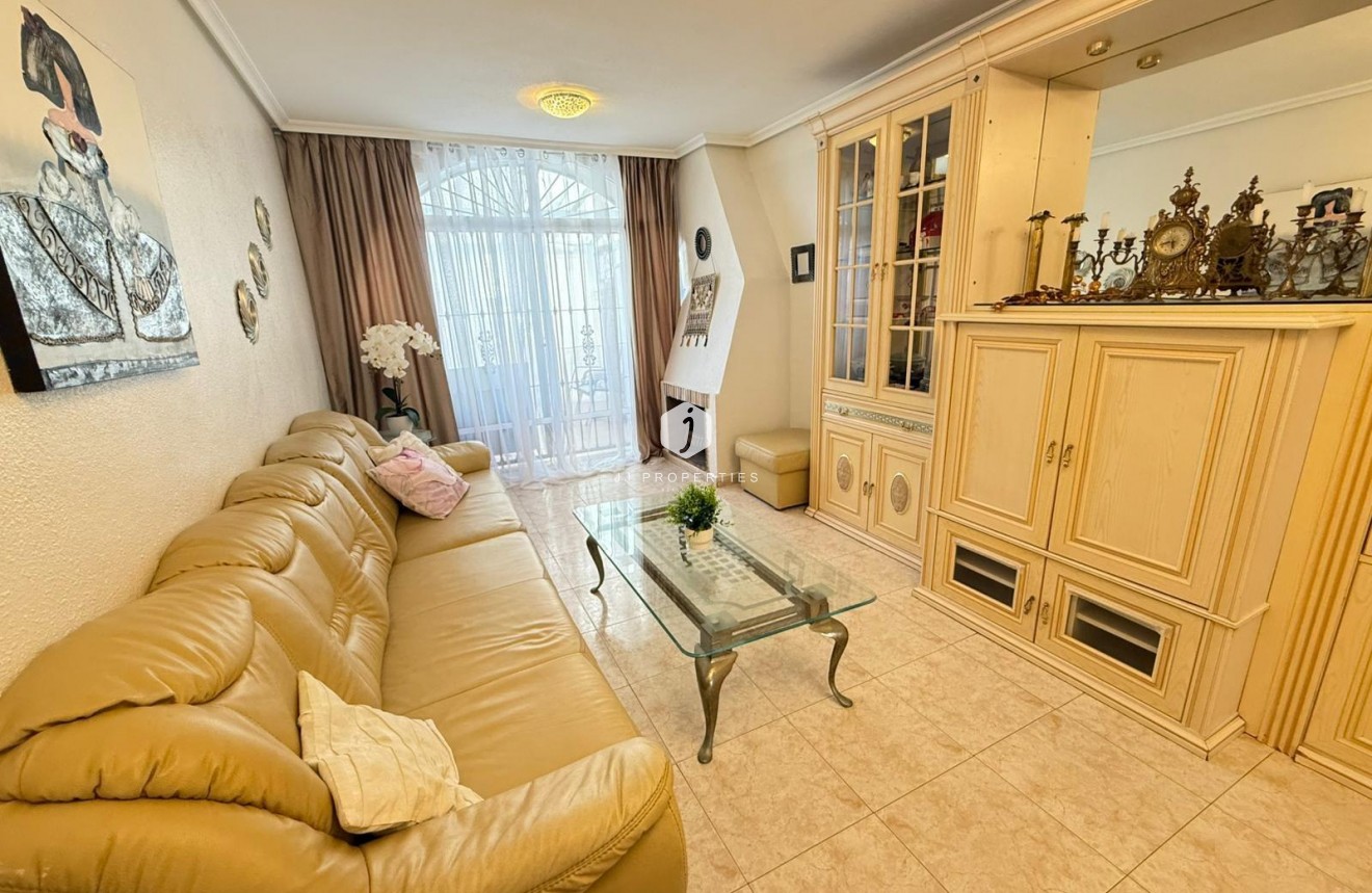 Aus zweiter Hand - Chalet -
Torrevieja - Calas blanca