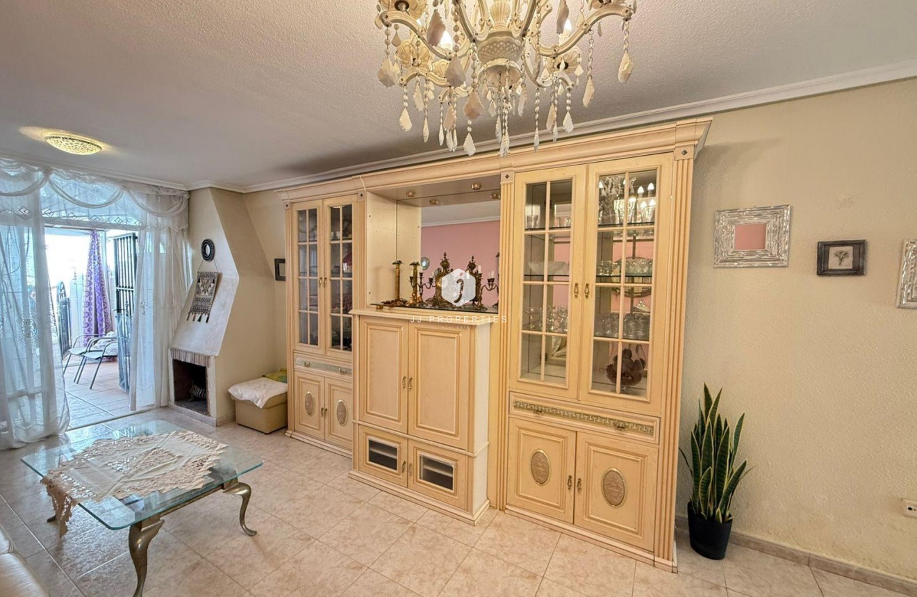 Aus zweiter Hand - Chalet -
Torrevieja - Calas blanca