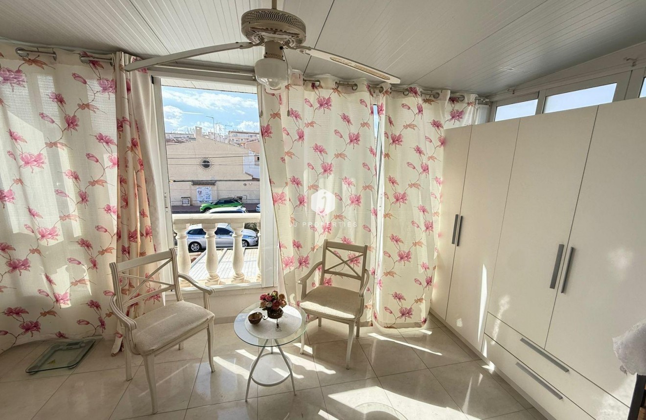 Aus zweiter Hand - Chalet -
Torrevieja - Calas blanca