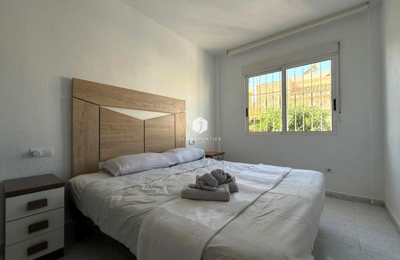 Segunda mano - Bungalow -
Torrevieja - Los Frutales