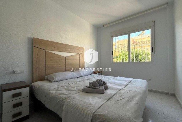 Segunda mano - Bungalow -
Torrevieja - Los Frutales