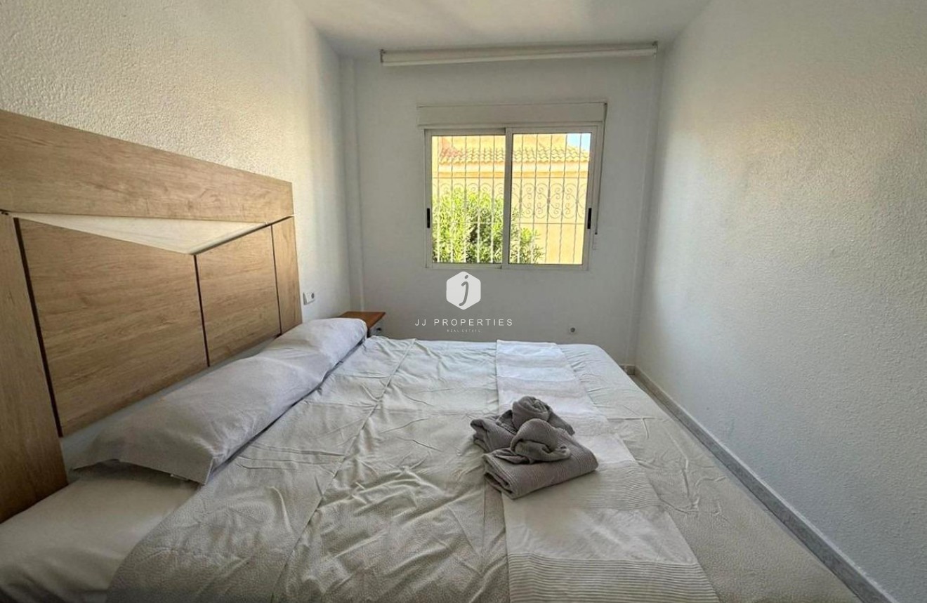 Segunda mano - Bungalow -
Torrevieja - Los Frutales