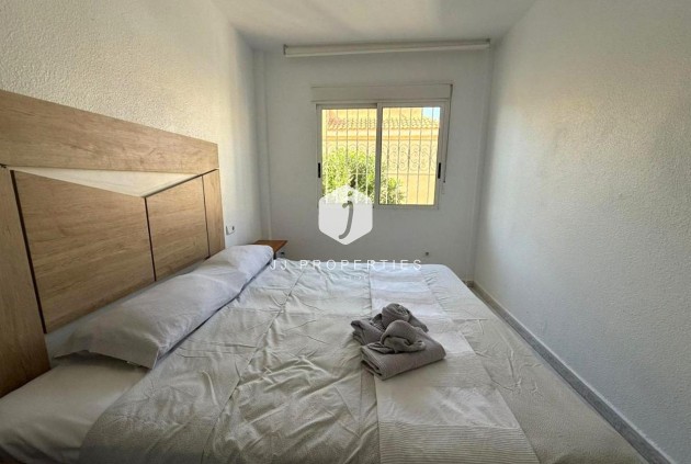 Segunda mano - Bungalow -
Torrevieja - Los Frutales