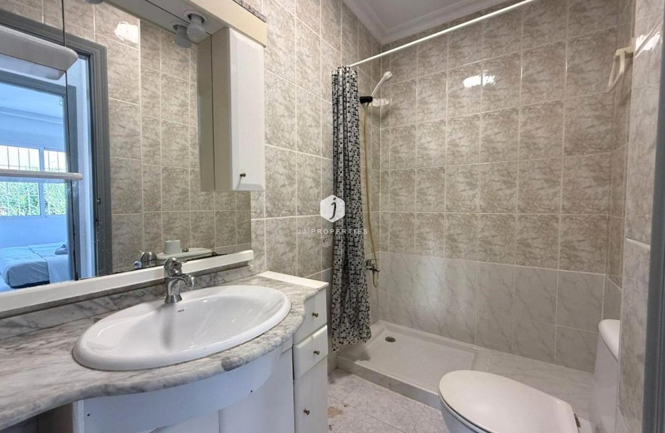 Segunda mano - Bungalow -
Torrevieja - Los Frutales